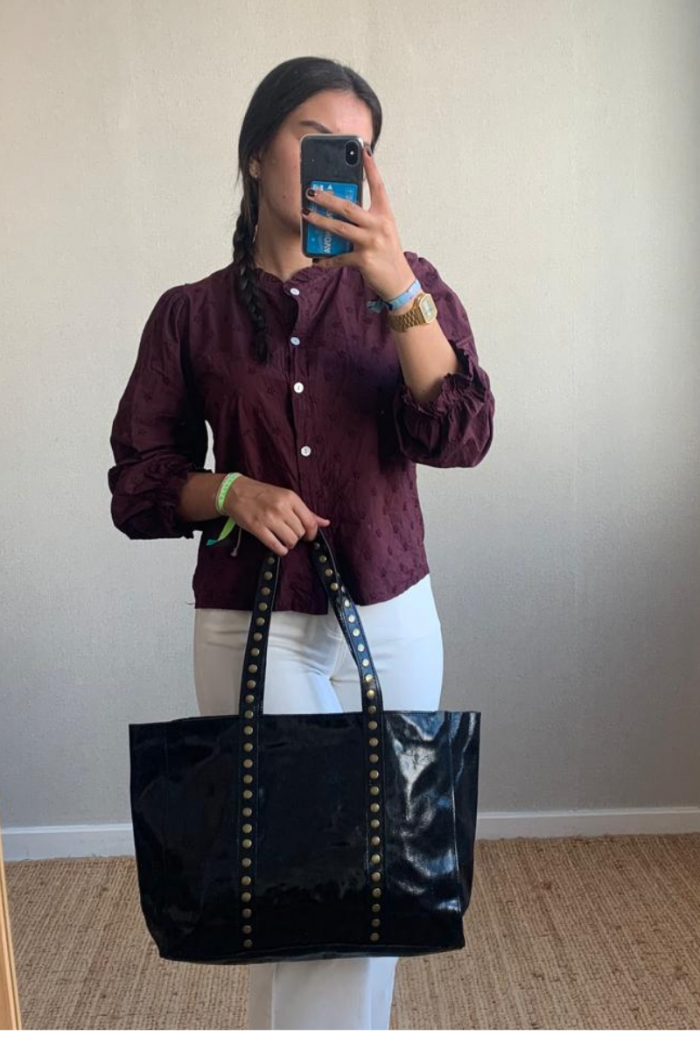 Bolso de piel con tachas negro