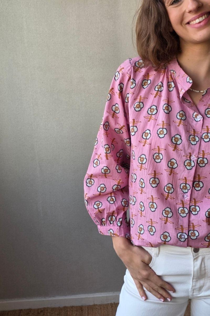 Camisa estampada de flores rosa antiguo