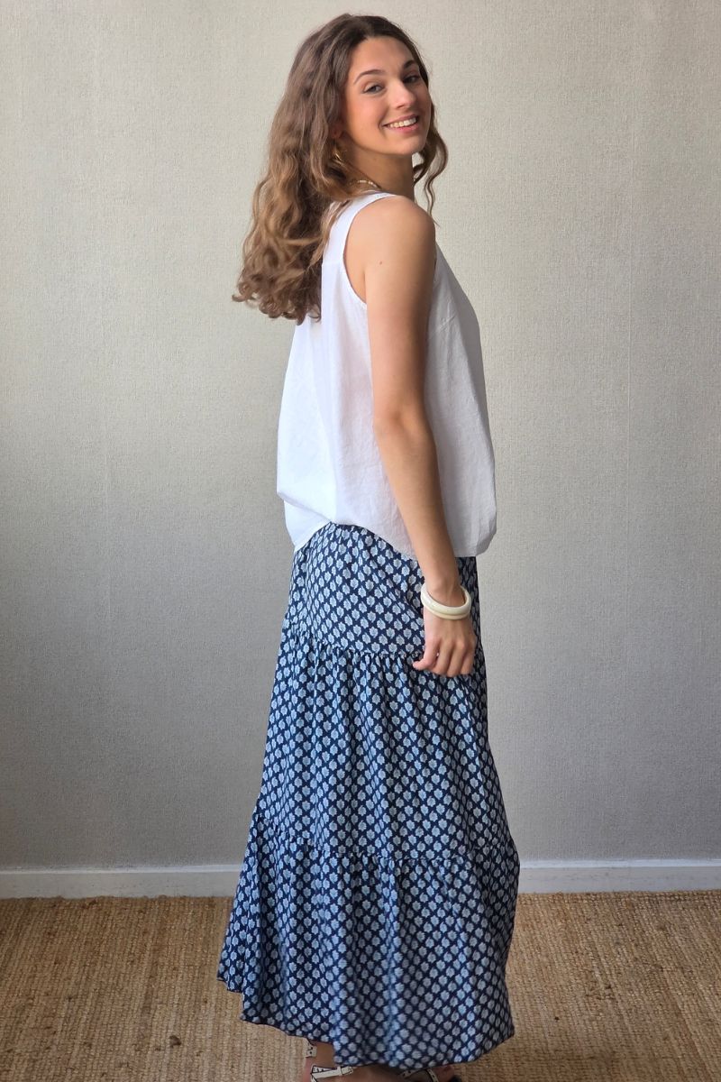 Falda estampado de flores con volantes azul marino