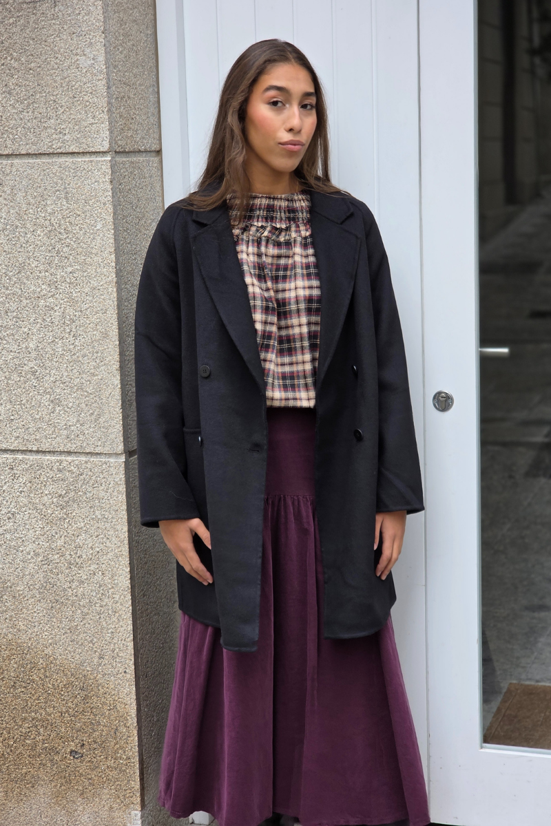 Abrigo de paño básico cuatro botones negro