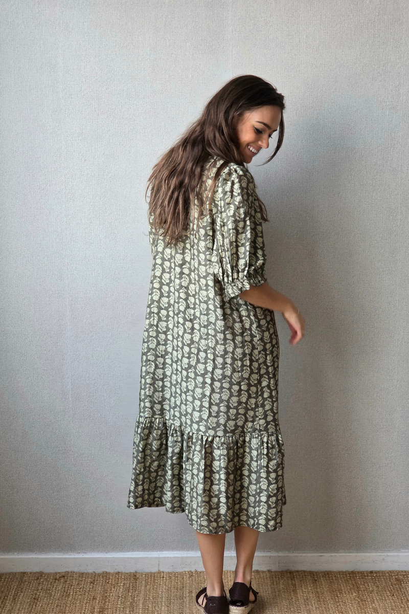 Vestido flores con botones caqui