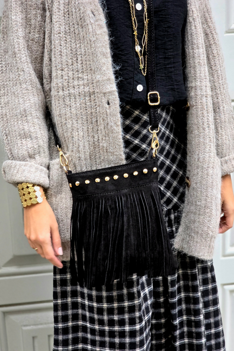 Bolso de ante con fleco y tachuelas negro
