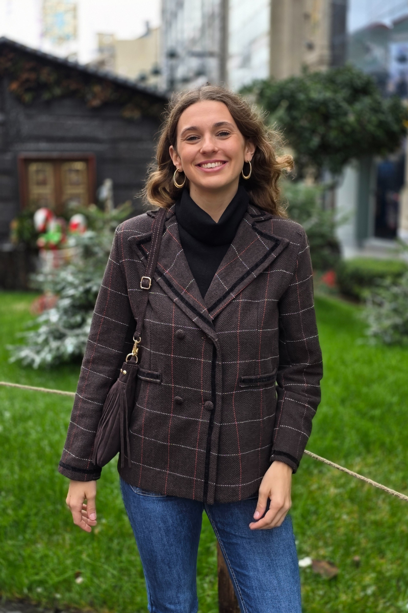 Americana de espiguilla marrón