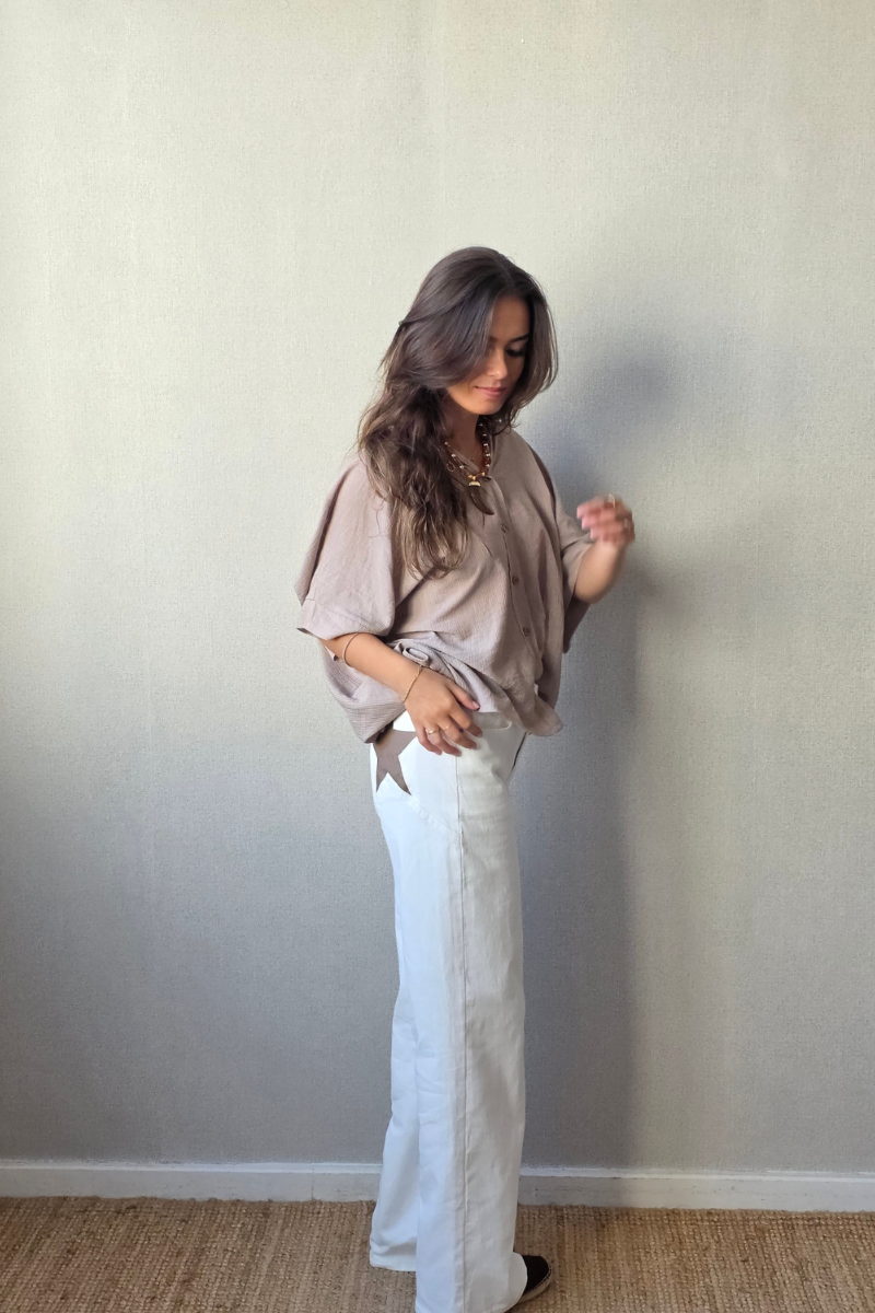 Pantalón Blanco con Estrella Marrón
