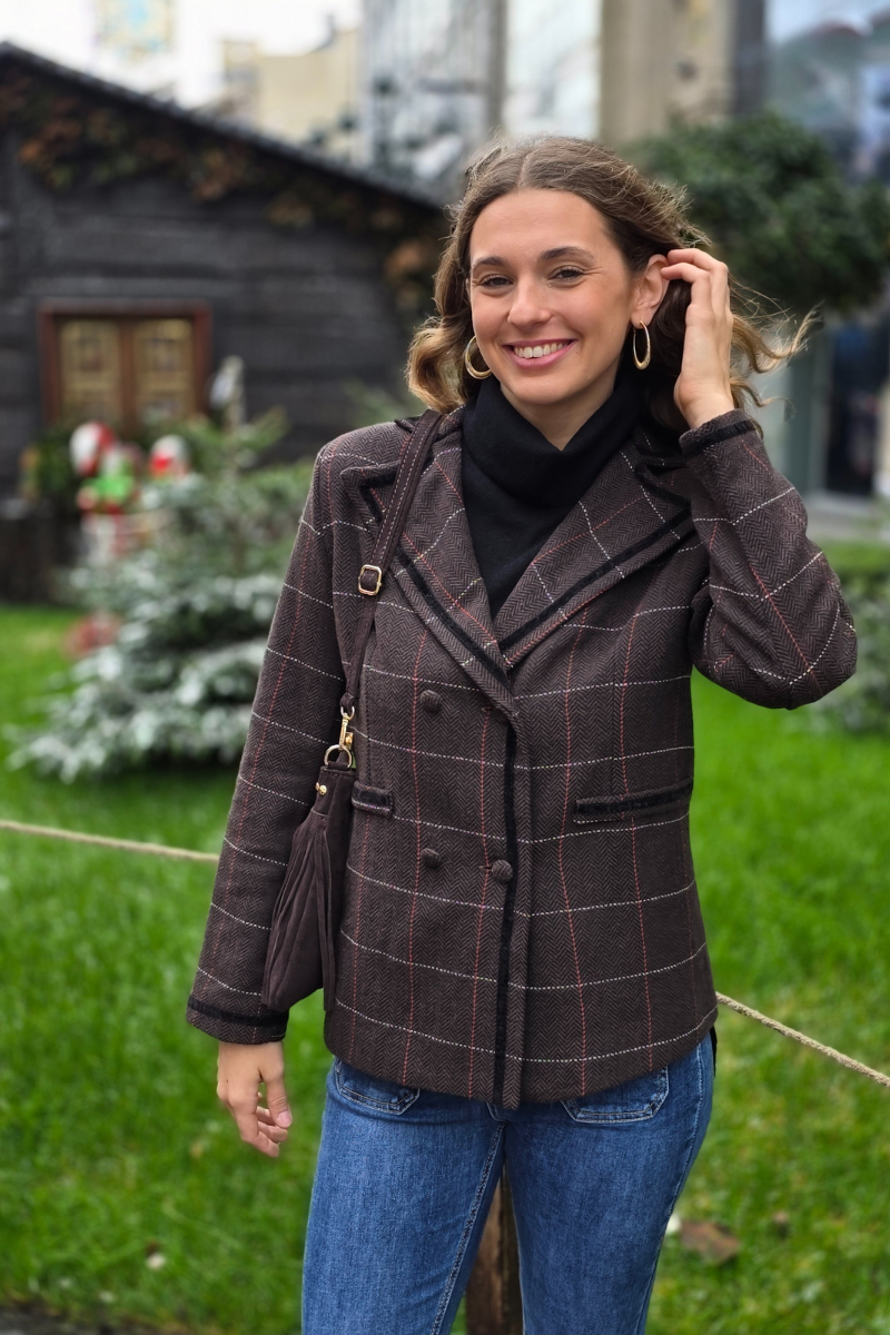 Americana de espiguilla marrón