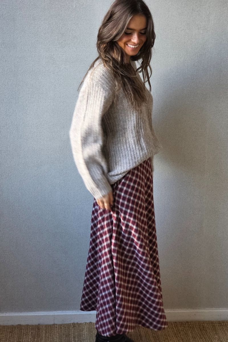 Falda evase de cuadros pequeños granate