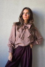 Blusa con lazo de cuadros granate