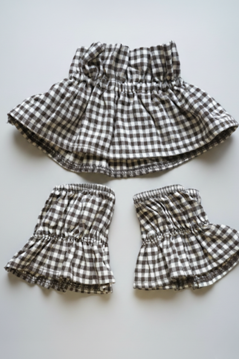 Conjunto de puño y cuello vichy marrón