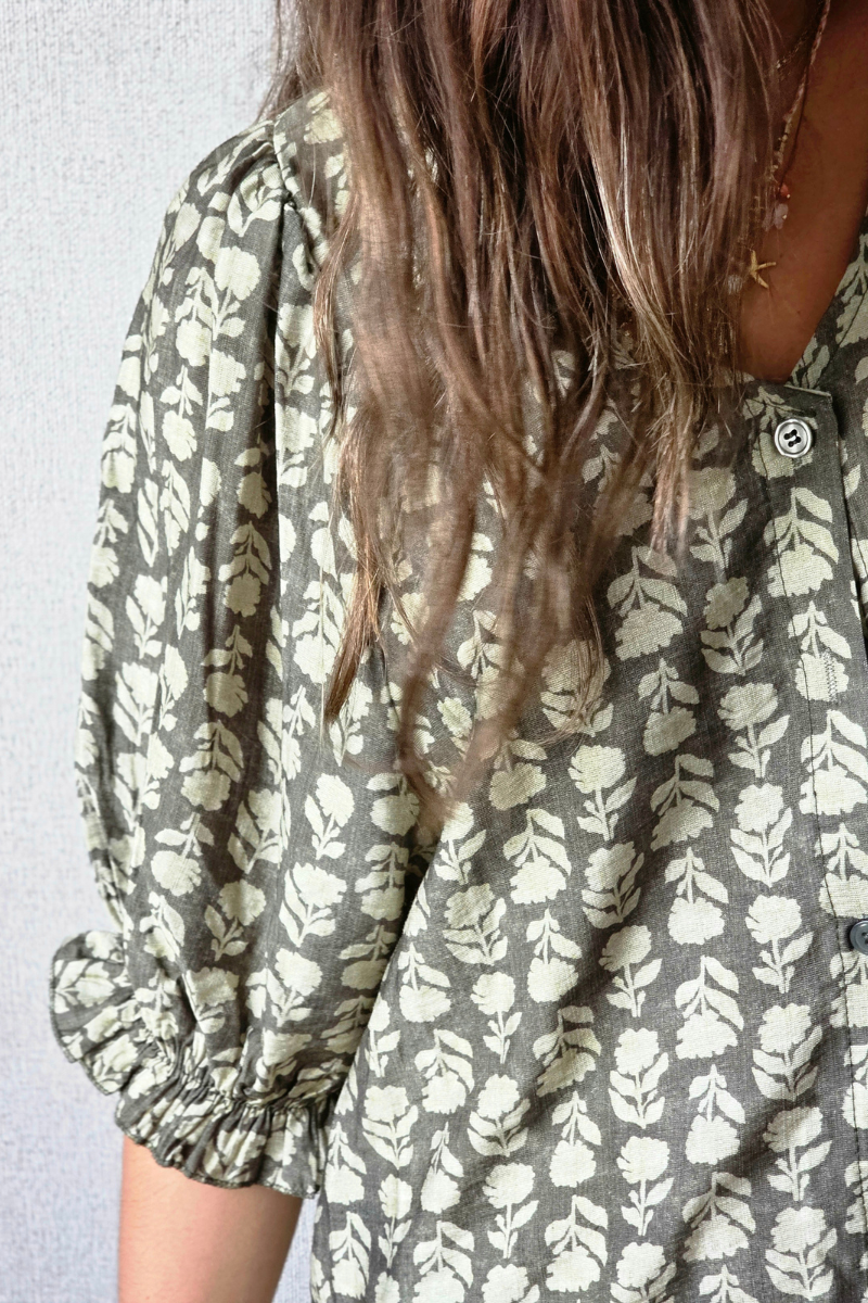 Vestido flores con botones caqui