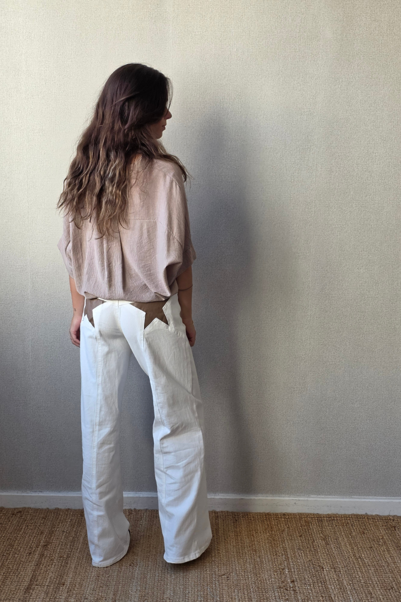 Pantalón Blanco con Estrella Marrón