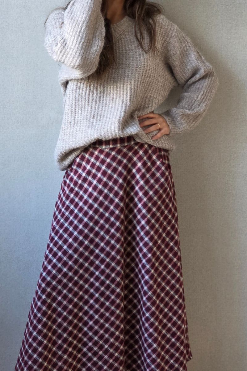 Falda evase de cuadros pequeños granate
