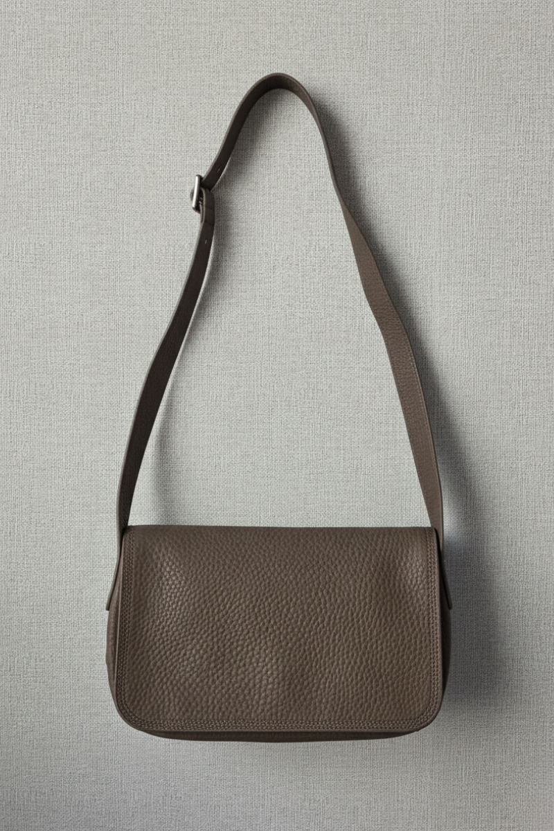 Bolsos con solapa topo