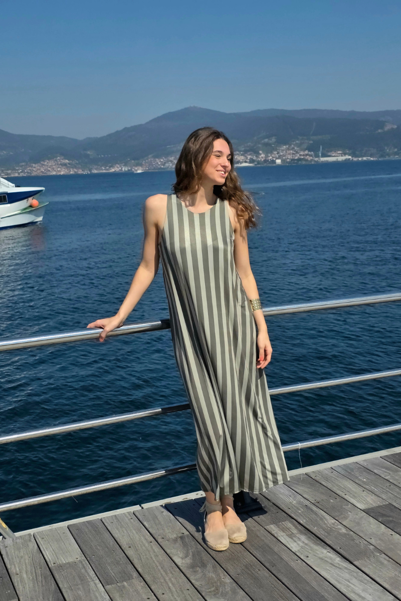 Vestido Elástico de Rayas Caqui
