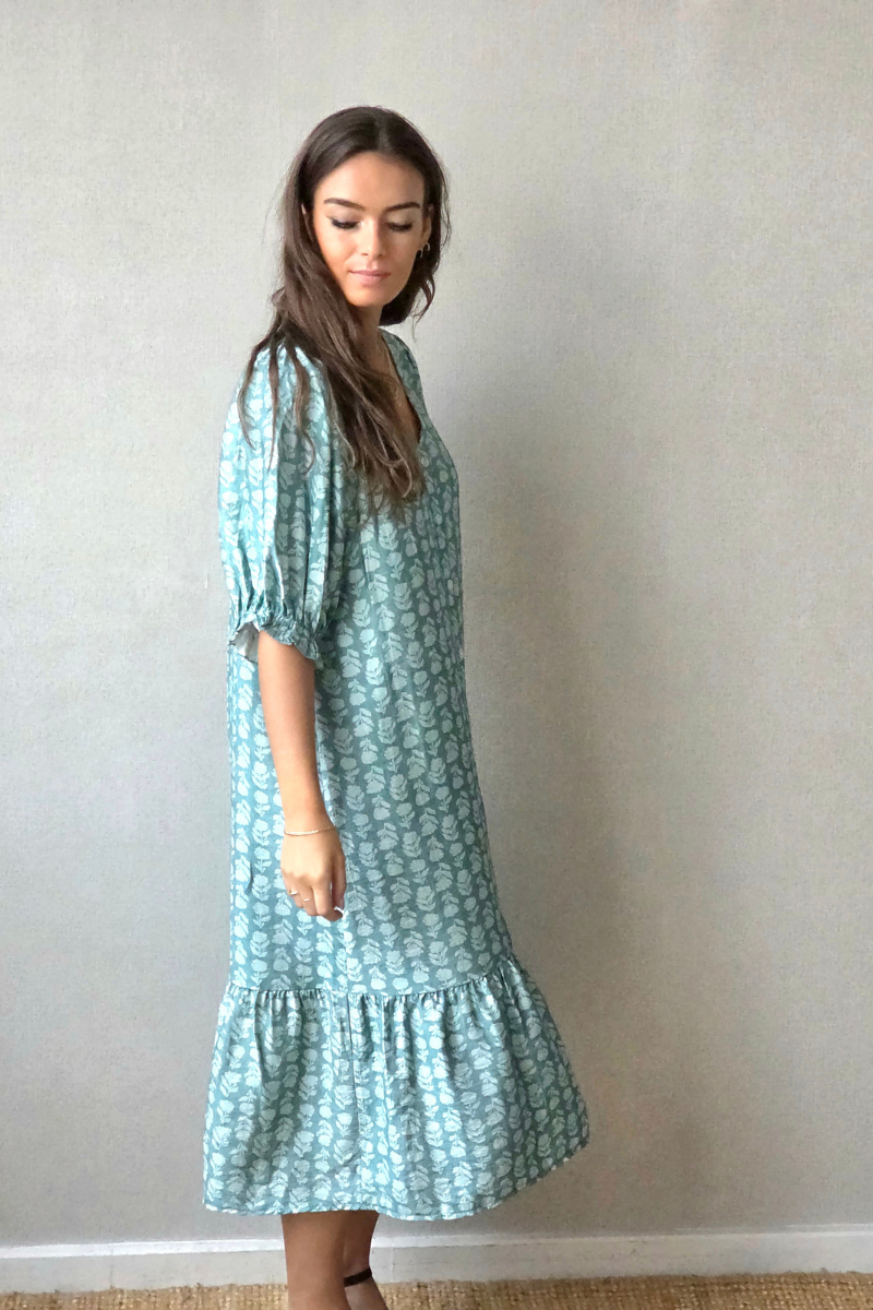 Vestido flores con botones verde agua