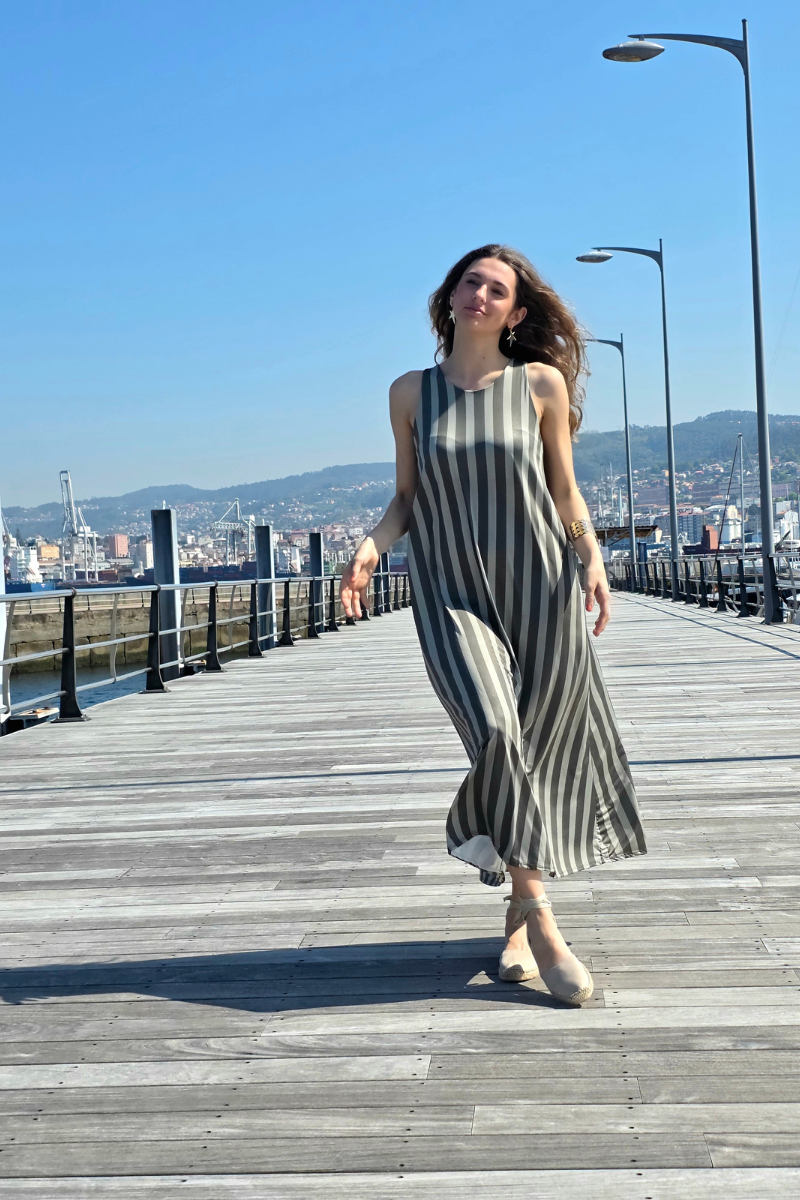 Vestido Elástico de Rayas Caqui