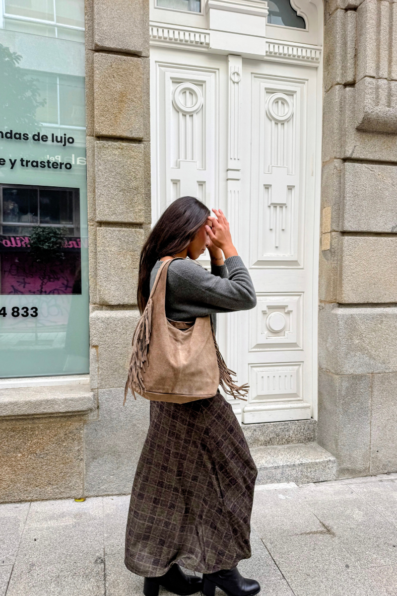 Bolso de piel con flecos topo