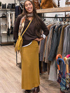 Falda larga de punto mostaza