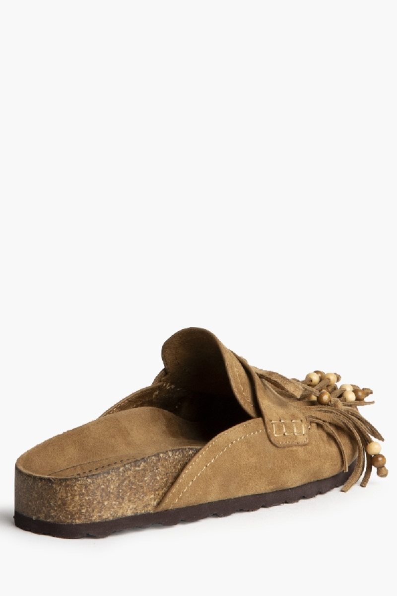 Zueco Plano Ante Camel con Flecos - Estilo Boho Chic