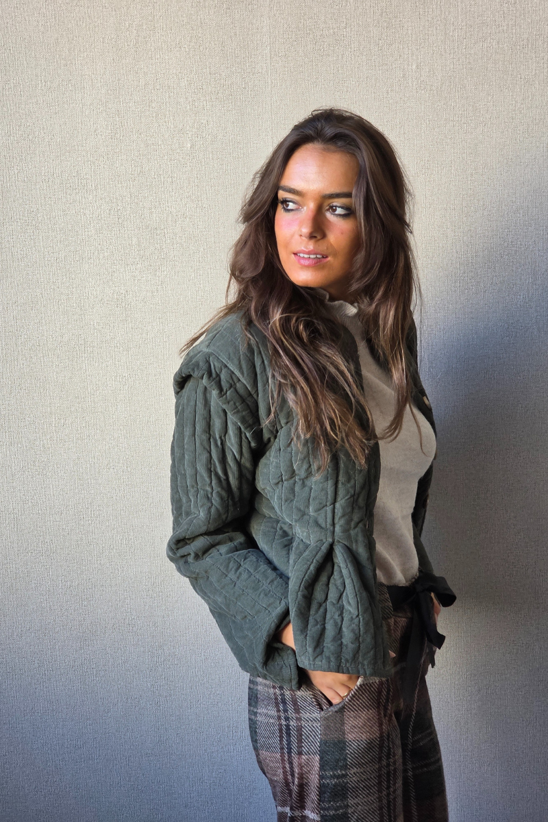 Chaqueta corta micro pana verde militar
