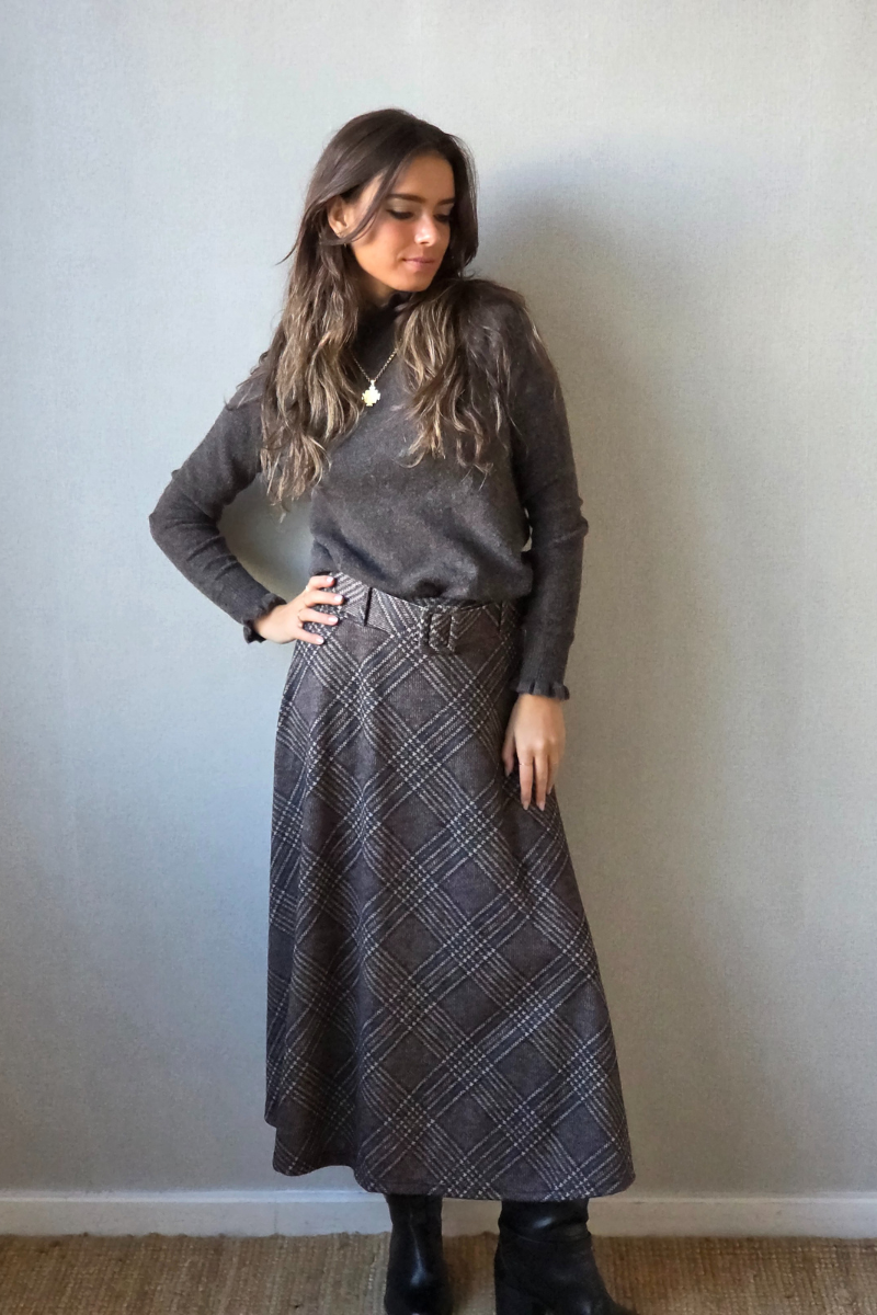 Falda British de cuadros con cinturón chocolate