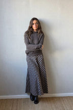 Falda evase de cuadros pequeños chocolate