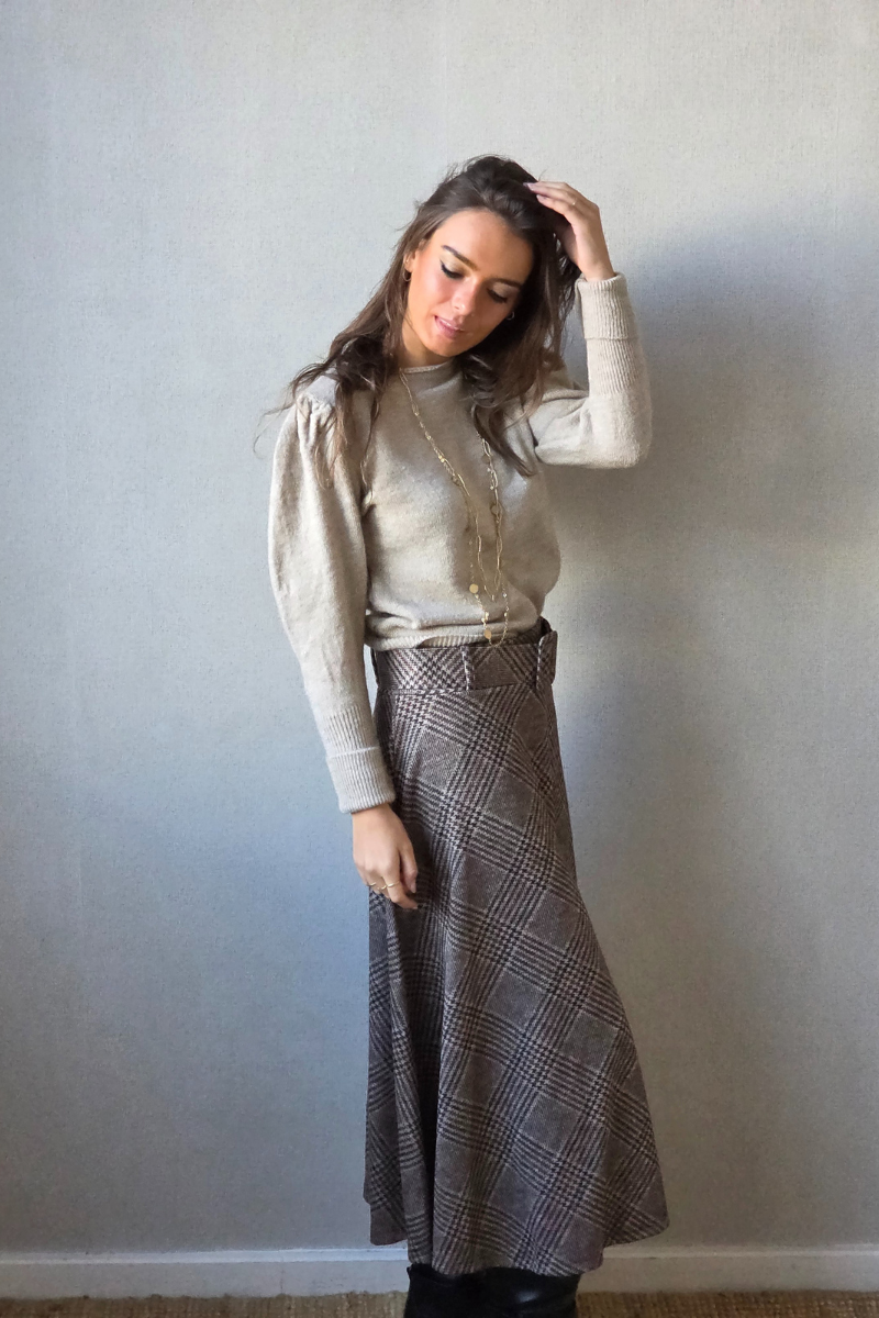 Falda British de cuadros con cinturón beige