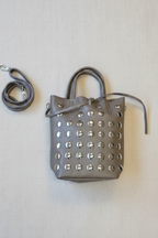 Bolso Topo Tipo Cubo de Piel con Tachas