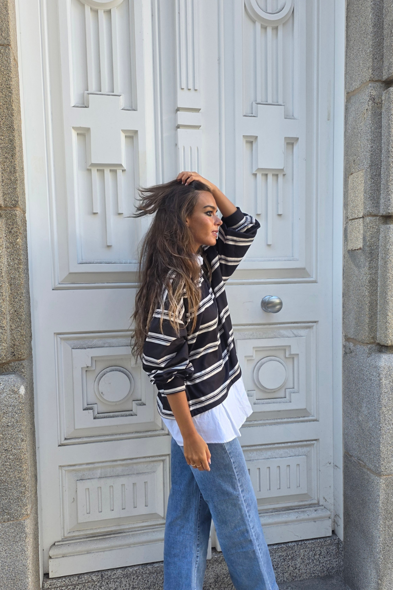 Jersey de rayas azul con detalle de camisa falsa