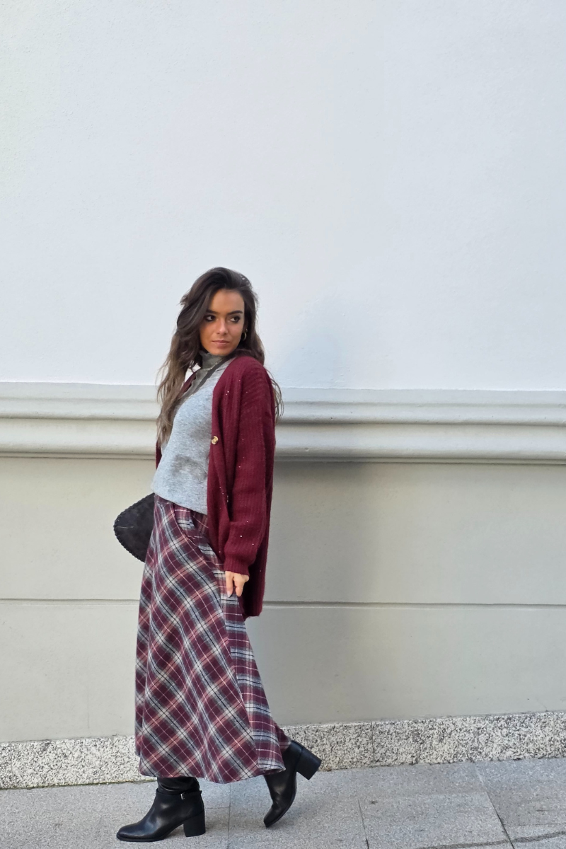 Falda evasé de cuadros escoceses granate