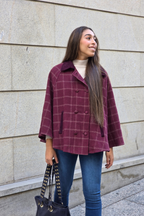 Capa british de cuadros granate