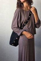 Bolso negro oversize con detalles dorados