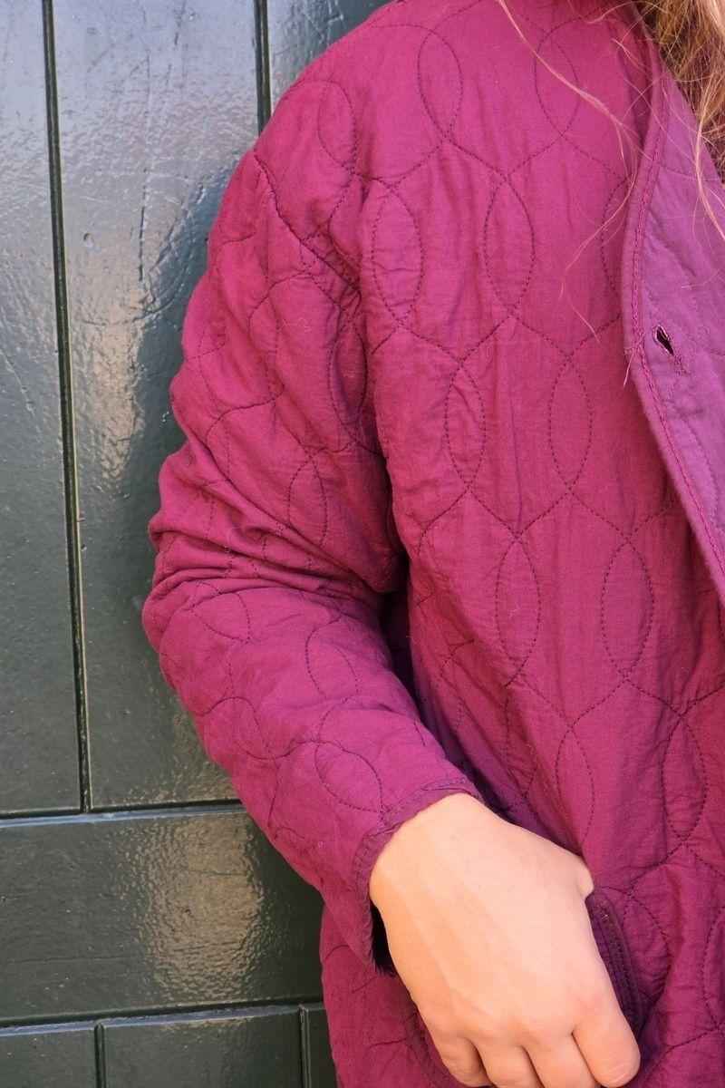 Chaqueta acolchada color vino