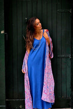 Kimono largo estampado rematado con espejitos tonos lila y azulón