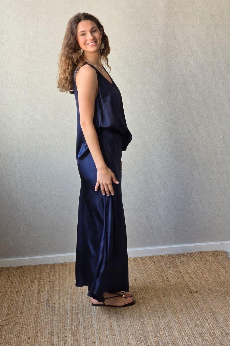 Blusa tirantes de raso azul marino