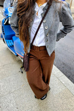 Pantalón espiguilla con cinturón a juego marrón