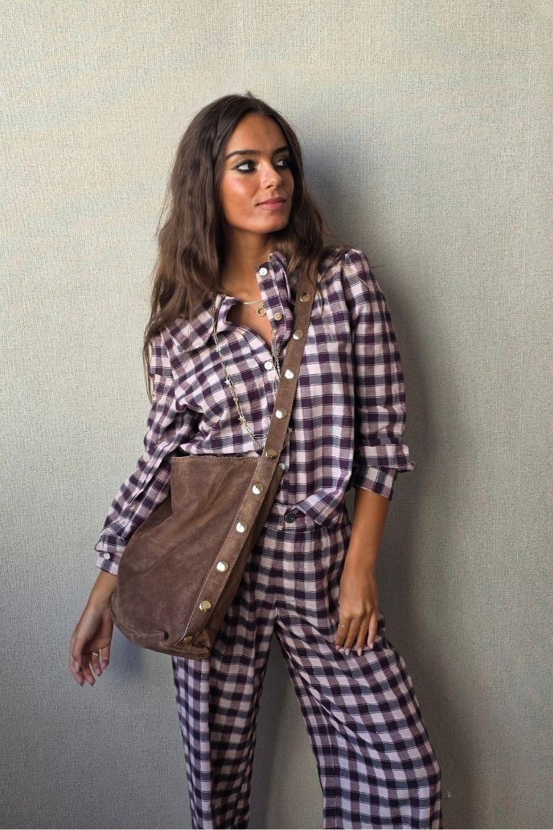 Camisa animal print con brillos berenjena