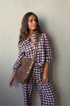 Camisa animal print con brillos berenjena