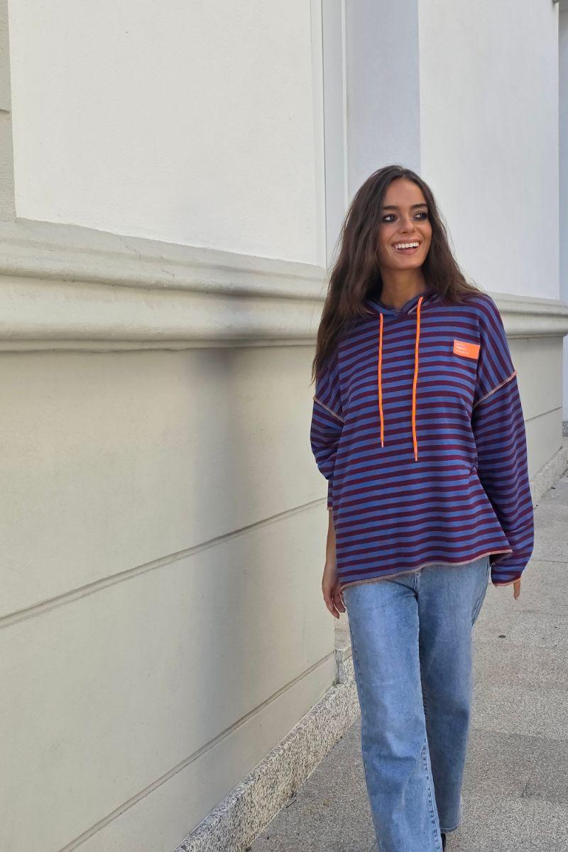 Sudadera de rayas con capucha azulón