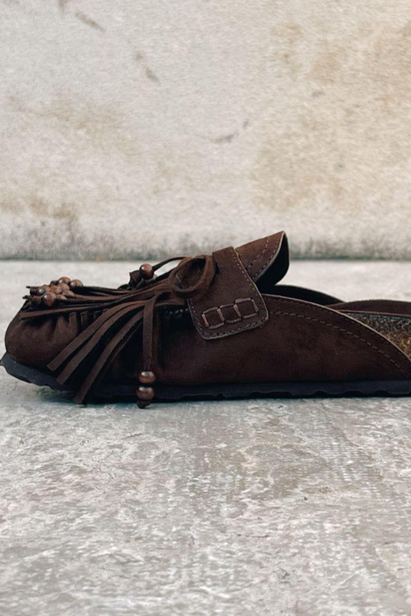 Zueco Plano Ante Chocolate con Flecos - Estilo Boho Chic