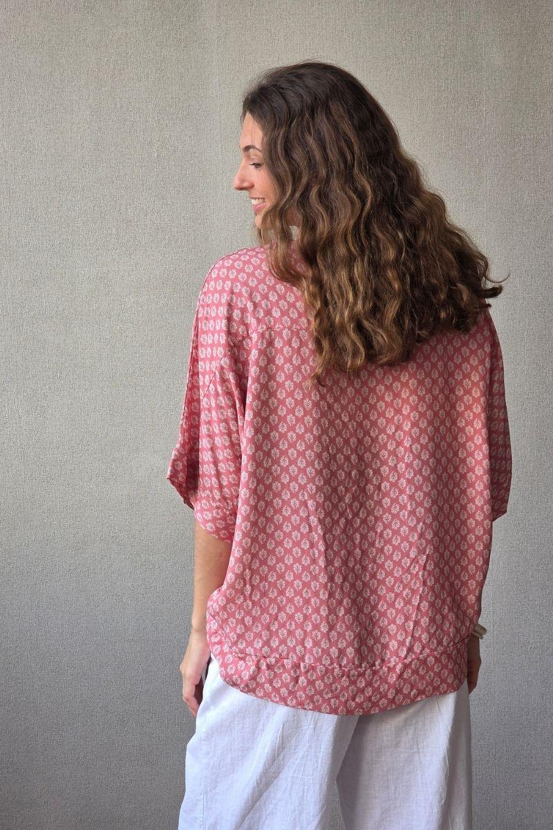Blusón oversize estampado de flores rosa