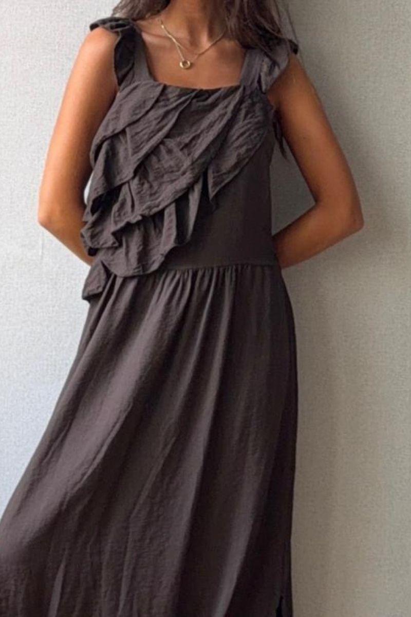Vestido de volante y tirantes