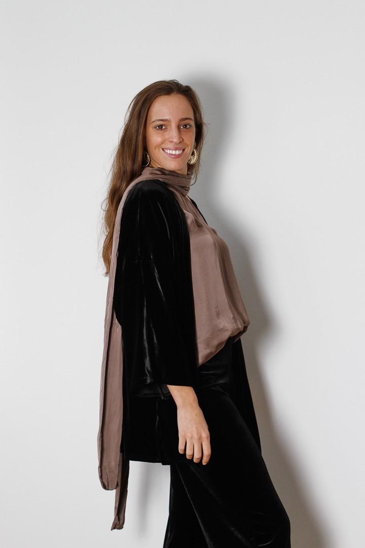 Kimono corto de terciopelo negro
