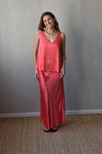 Blusa de tirantes de raso coral