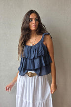 Top volantes con tirantes azul marino
