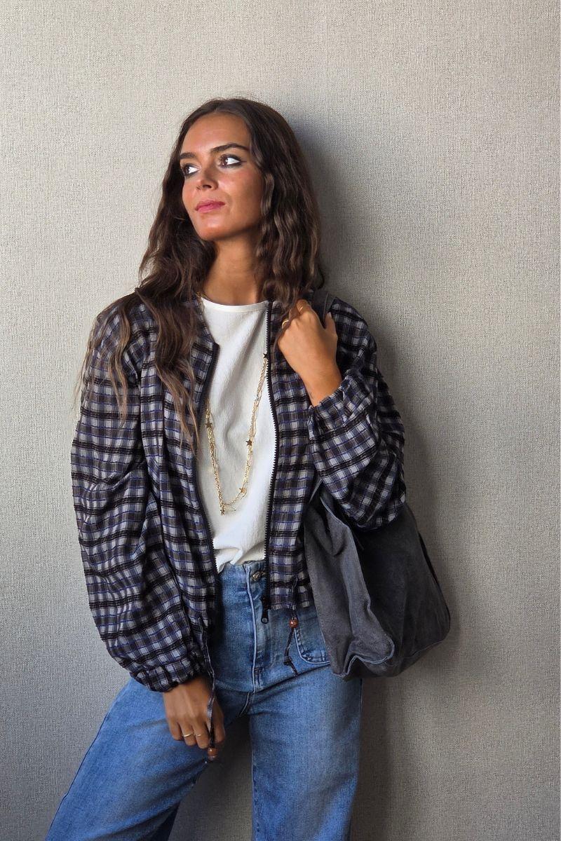 chaqueta tipo bomber de cuadros azul marino