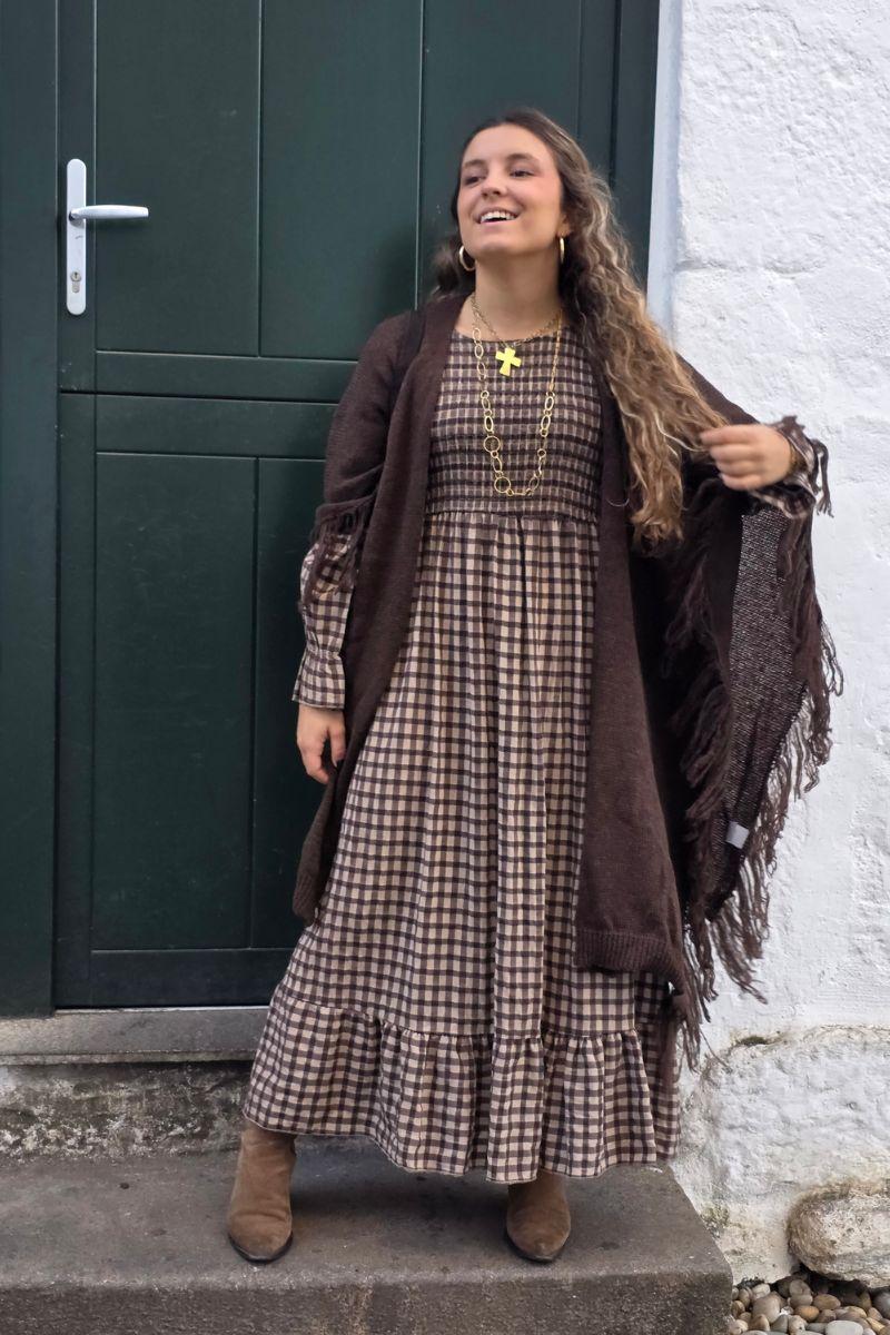 Vestido de cuadros chocolate con nido de abeja y manga larga