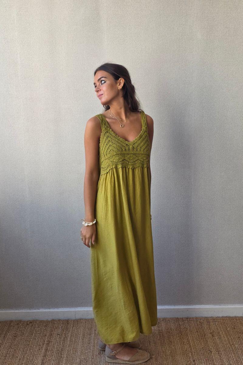 Vestido crochet mostaza