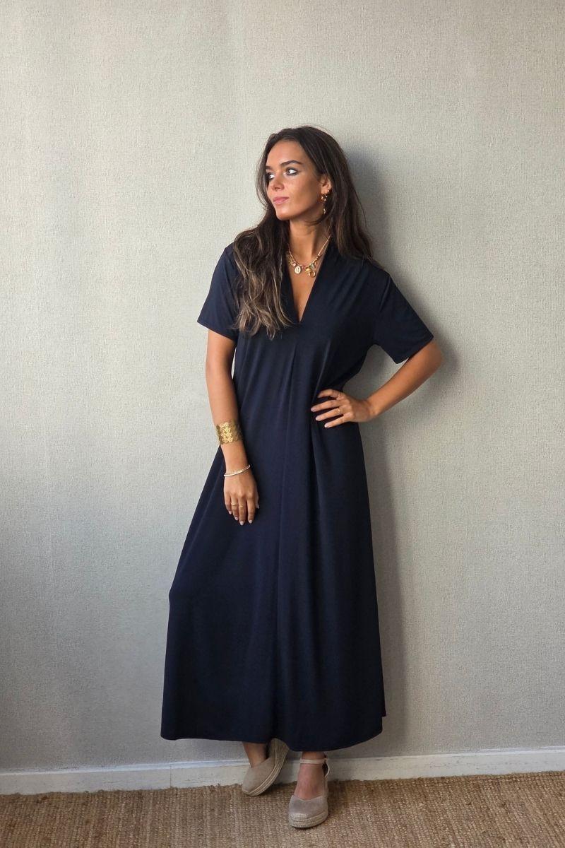 Vestido liso cuello pico m/corta azul marino