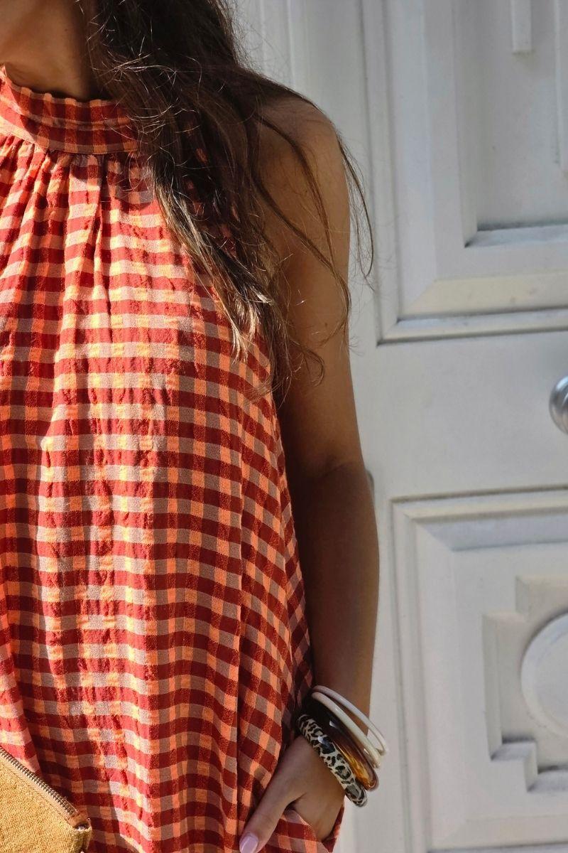 Vestido cuello halter de cuadros teja