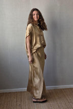 Falda de raso camel